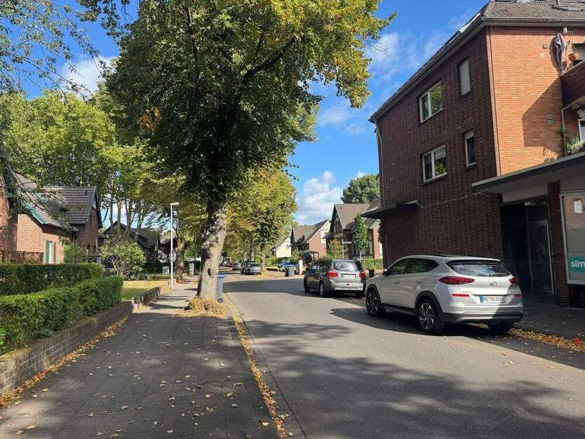 Gepflegtes, voll vermietetes Mehrfamilienhaus inkl. Gewerbeanteil in Moers 2 zimmer