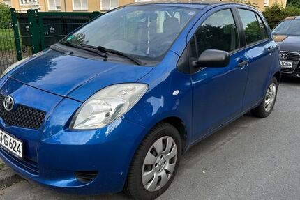 Toyota Yaris 180.000 km 2.700 &euro; Essen 45141