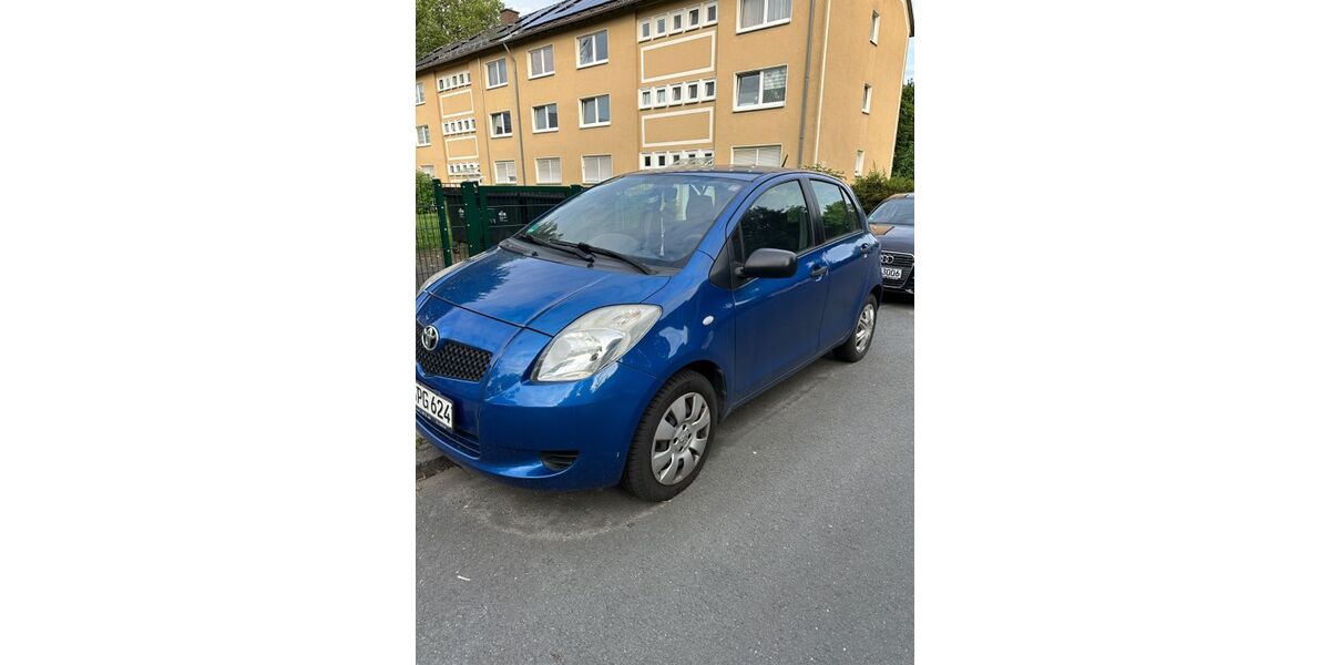 Toyota Yaris 180.000 km 2.700 &euro; Essen 45141
