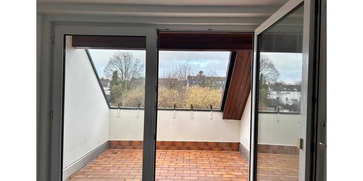 Dachgeschoßwohnung Essen Stadtbezirk V - 3.5 Zimmer, 81 m&sup2;, 807&euro; | Angebot:25805519