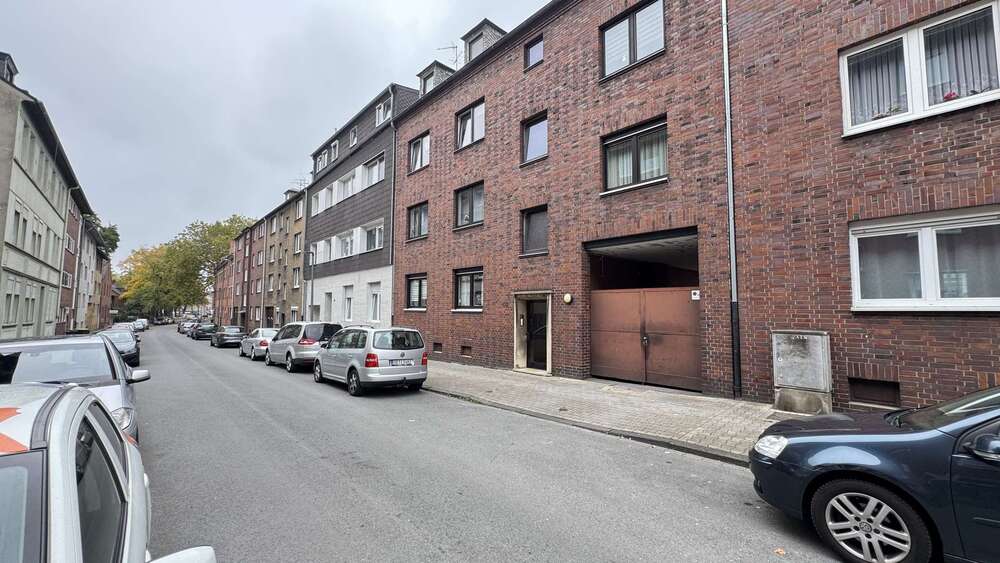 Gepflegte 3,5-Zimmer-Dachgeschosswohnung mit Einbauküche und Garage 3.5 zimmer