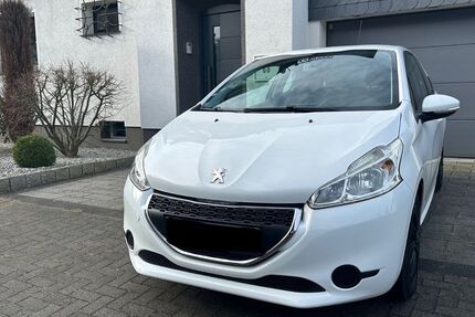 Peugeot 208 30.500 km 4.999 &euro; Oberhausen 46047