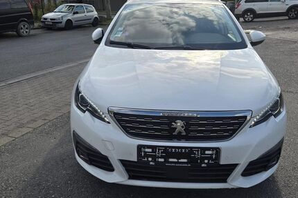 Peugeot 308 117.000 km 8.990 &euro; Gelsenkirchen 45884