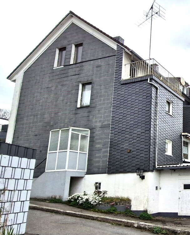 Doppelhaushälfte mit Garagenhof und kleinem Garten in Remscheid-Lennep zimmer