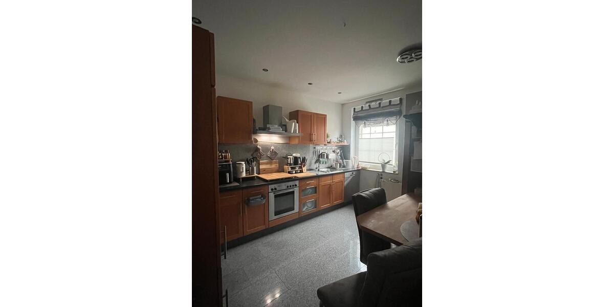 Reihenmittelhaus-modernisiert, gemütlich mit Garten und 2 Garagen 4 zimmer