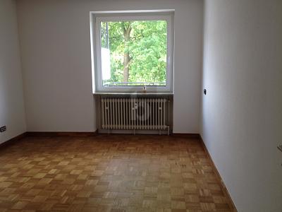 ATTRAKTIVE ANLAGE MIT BALKON 3 zimmer