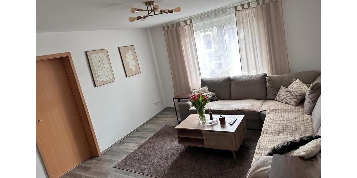 Helle Dachgeschosswohnung: 3 Zimmer plus Wohnküche, modernes Bad 3 zimmer