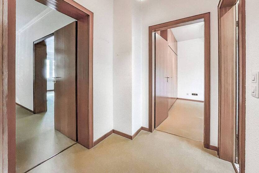 4,5 Zimmer - Balkon - Tiefgarage - freigezogen