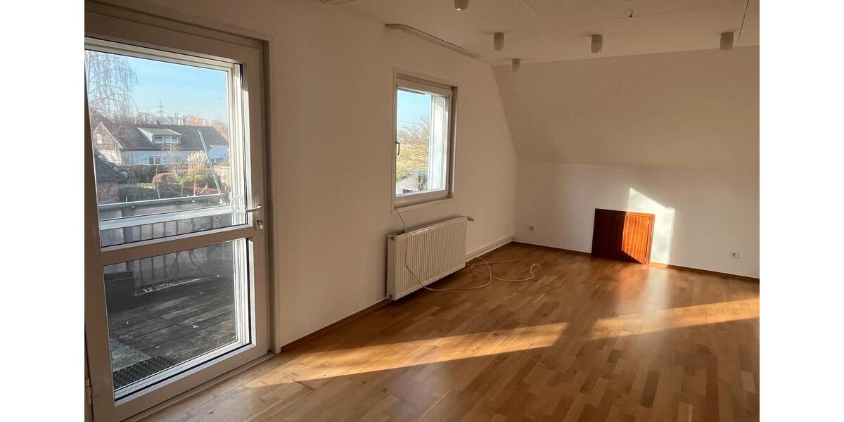 Schöne helle und gepflegte 3,5 Zi DG-Wohnung mit Balkon in Voerde 3.5 zimmer