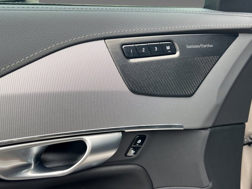 Volvo XC90 T8 Plus Bright AWD H&K Pano Kamera 7-Sitzer 9.987 km 43.900 € Wuppertal 42327