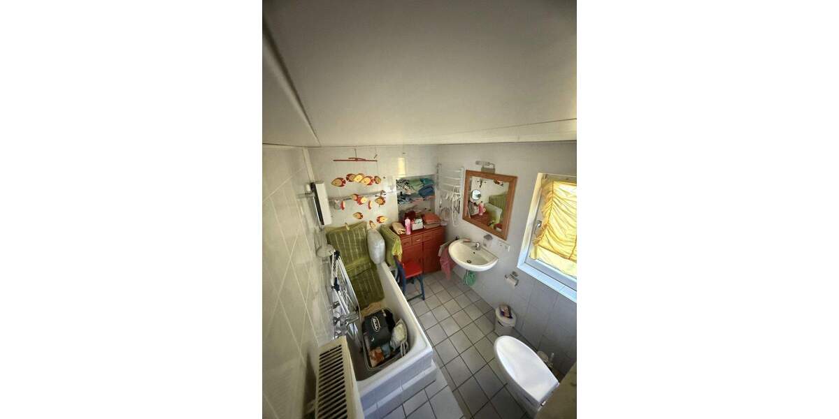 Charmante Doppelhaushälfte mit Hobbyraum, Garagen und idyllischem Garten in Mettmann 1 zimmer