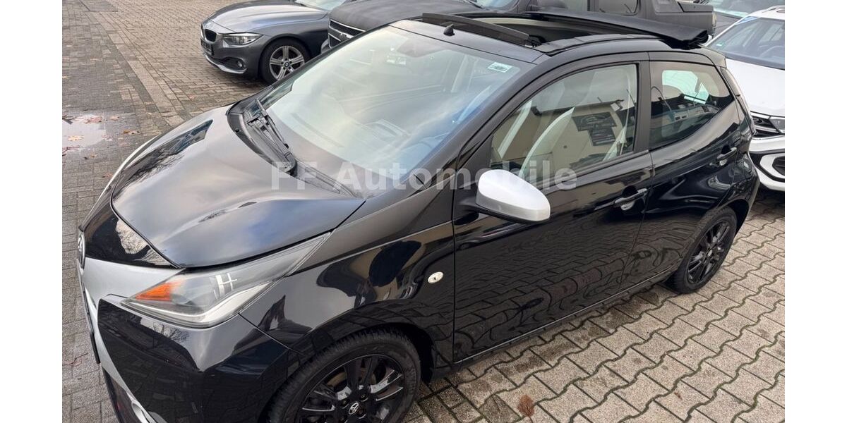 Toyota Aygo (X) 76.000 km 7.999 &euro; Recklinghausen 45661