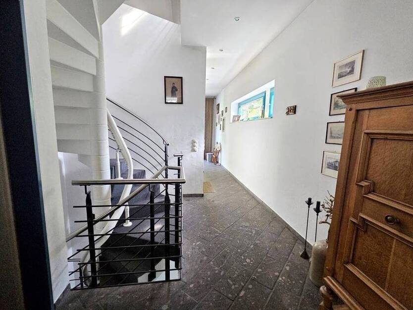 Moderne Architektur trifft auf charmante Baukunst – Häuserensemble aus 2 Einfamilienhäuser, EinliegerWohnung + Fabrikgebäude