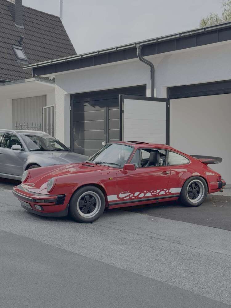 911