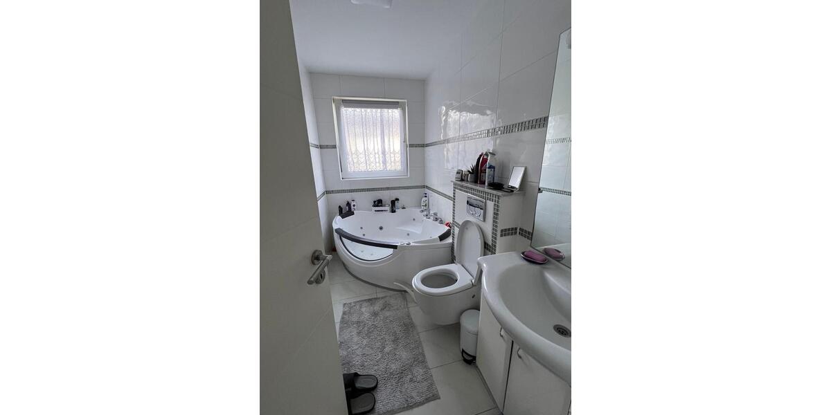 Etagenwohnung mit eigenem Garten und Stellplatz 3.5 zimmer