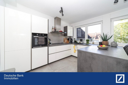 Hochwertige 3-Zimmer-Dachgeschosswohnung mit Balkon & Stellplatz in kernsaniertem 3-Familienhaus 3 zimmer