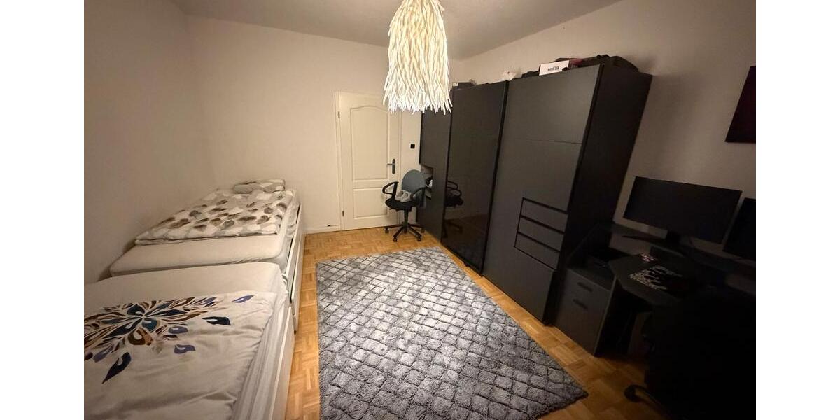 Etagenwohnung Duisburg - 4 Zimmer, 127 m&sup2;, 1.800&euro; | Angebot:25858720