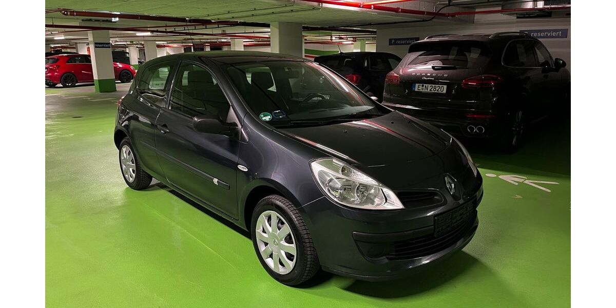 Renault Clio 120.400 km 2.500 &euro; Essen 45141