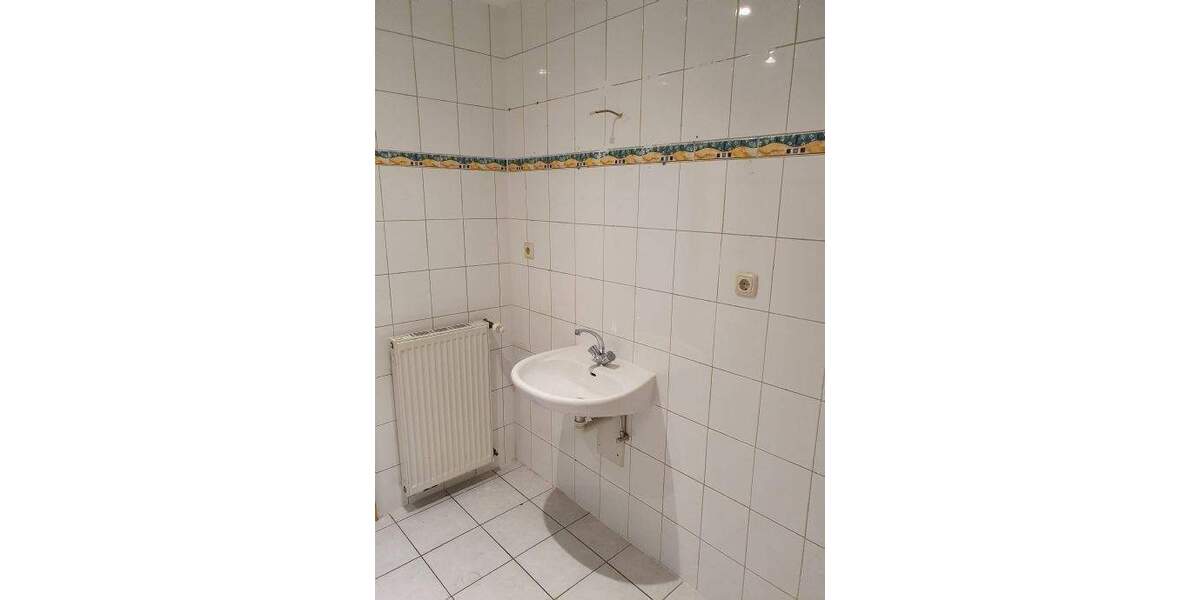 GELEGENHEIT!!! RENOVIERTE 3 ZIMMER ERDGESCHOSS WOHNUNG mit OFFENER KÜCHE + KLEINER TERRASSE in DUISBURG - RHEINHAUSEN - MITTE!!! 3 zimmer