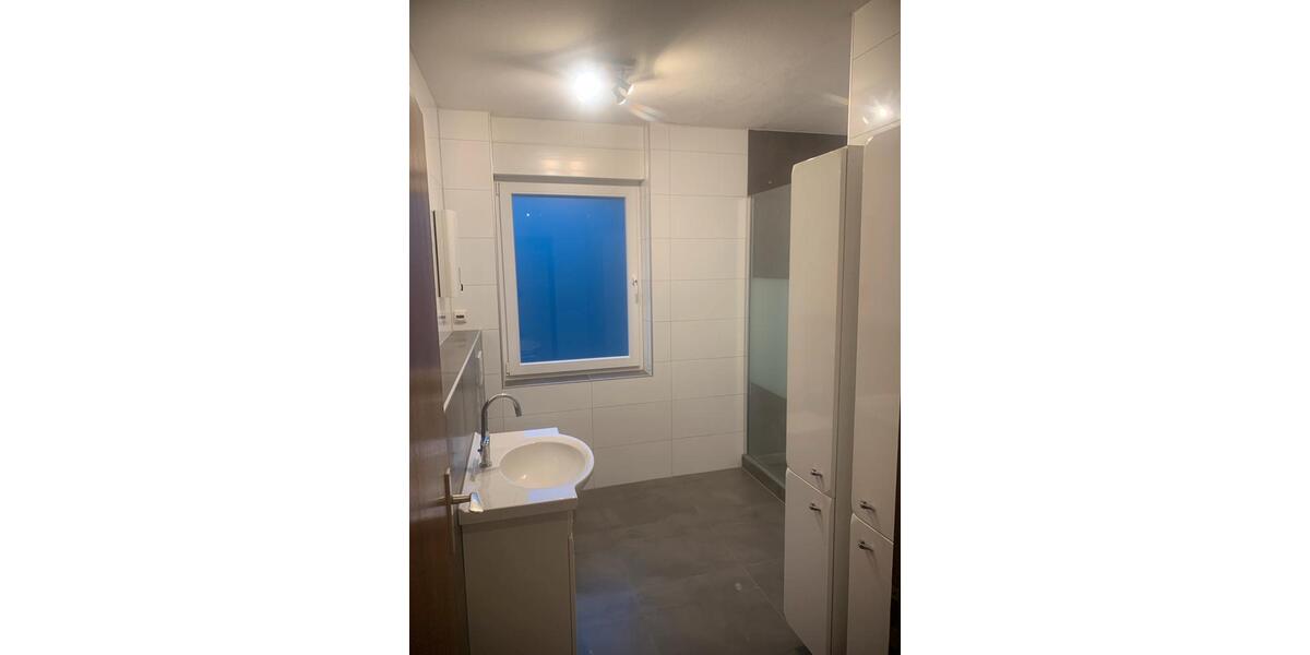 Helle Zweieinhalbzimmer-Wohnung im 1. OG mit 64 m2 2 zimmer