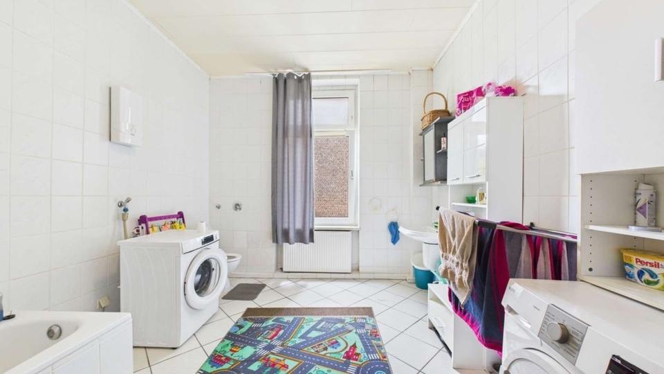 Renditestarkes Paket ca. 6 % - Vier Wohnungen in einem Haus. zimmer