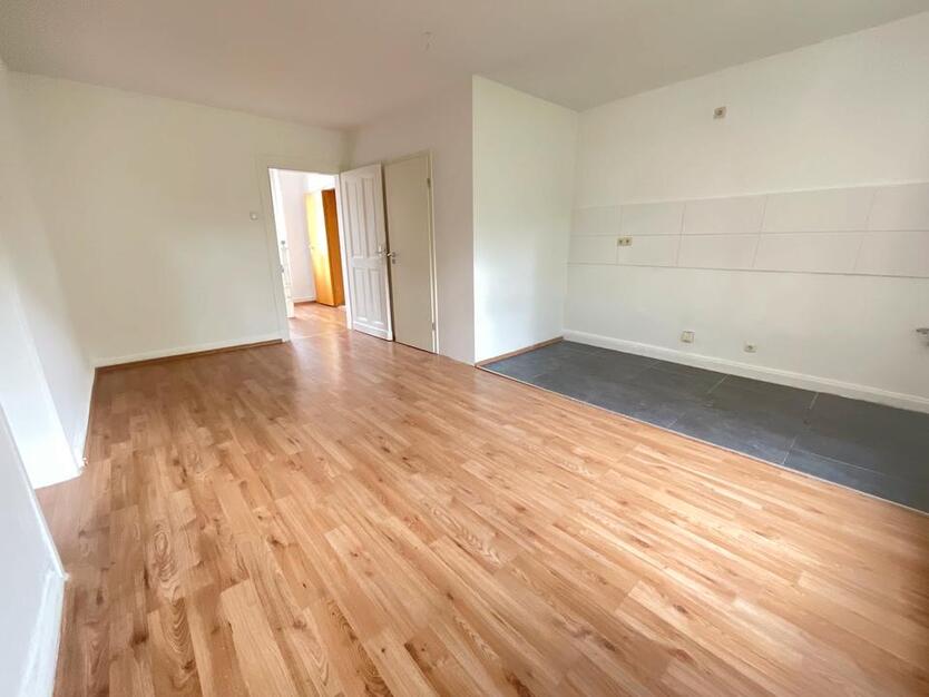 Große 3 Zimmerwohnung in historischem Haus zimmer