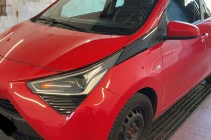 Toyota Aygo (X) 45.468 km 9.999 &euro; Oberhausen 46145