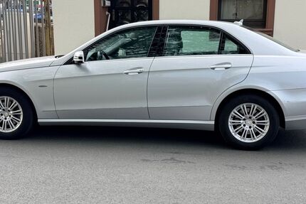 Mercedes-Benz 220 210.458 km 7.990 &euro; Duisburg 47226
