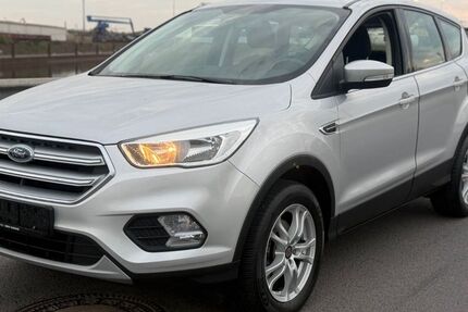 Ford Kuga 93.650 km 9.500 &euro; Duisburg 47138