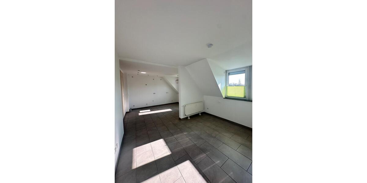 Dachgeschoßwohnung Duisburg Rheinhausen - 2 Zimmer, 72 m&sup2;, 590&euro; | Angebot:25872730