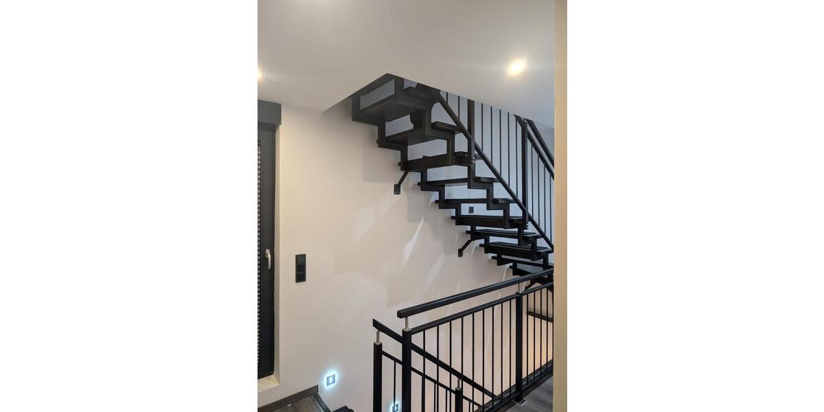 Kernsaniertes Reihenendhaus mit Garten, Garage & Stellplätzen 4 zimmer