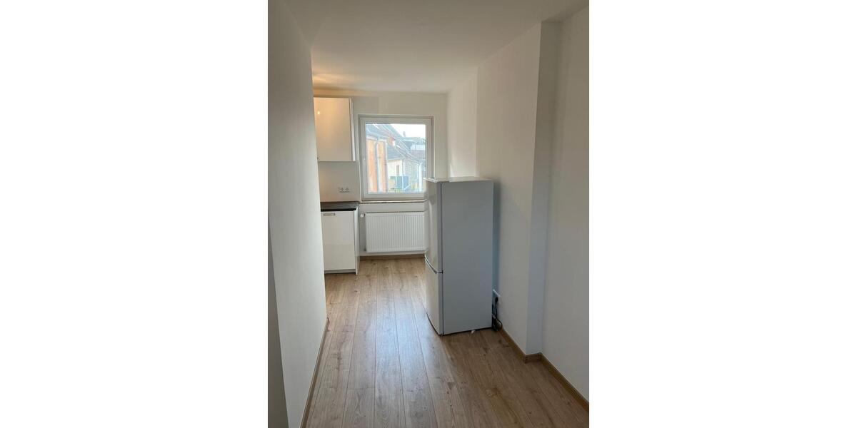 Komplett sanierte DG-Wohnung im Altbau (mit moderner Einbauküche) 3 zimmer