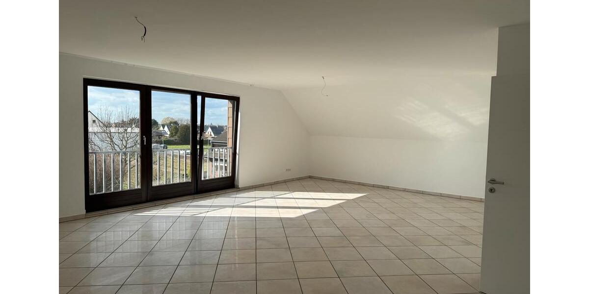 Dachgeschoßwohnung Duisburg Huckingen - 2 Zimmer, 89 m&sup2;, 850&euro; | Angebot:25840854