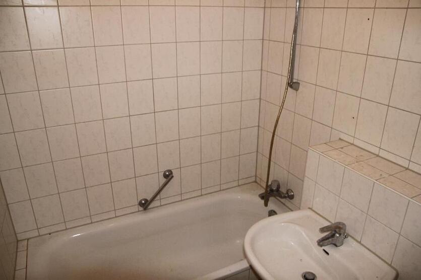 3-Zimmer-Wohnung mit Balkon und Aufzug im Haus im Angebot zimmer