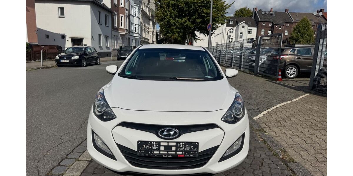 Hyundai i30 148.000 km 8.599 &euro; Gelsenkirchen 45879