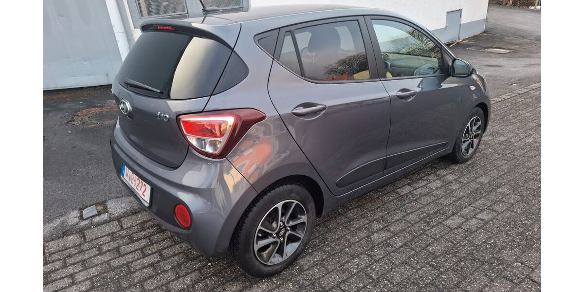 Hyundai i10 90.300 km 7.390 &euro; wuppertal 42277