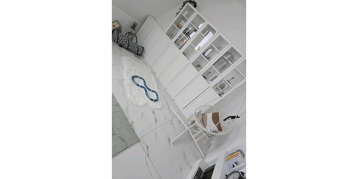 Dachgeschoßwohnung Duisburg Mittelmeiderich - 3.5 Zimmer, 85 m&sup2;, 1.350&euro; | Angebot:25287098