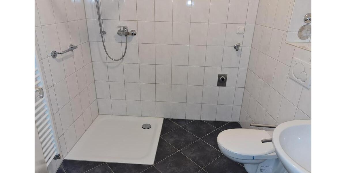 Gepflegte 2-Zimmer-Wohnung im Erdgeschoss mit Balkon zu vermieten! 2 zimmer