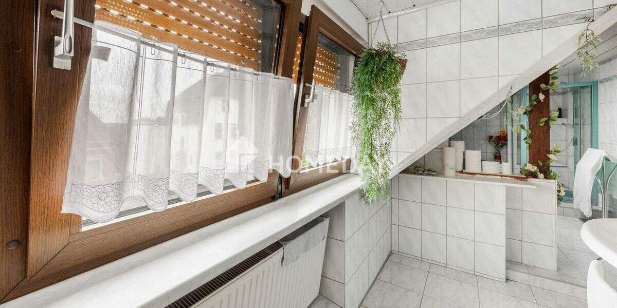 Einfamilienhaus mit Einliegerwohnung, großem Grundstück und vielseitigen Nutzungsmöglichkeiten 8 zimmer