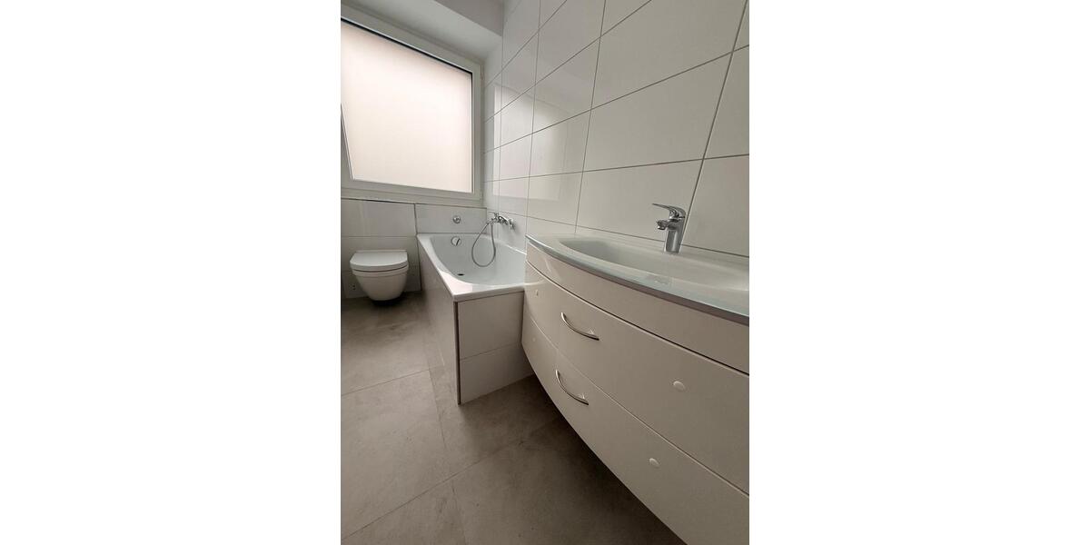 Kernsanierte 3 Zimmer Wohnung mit Balkon und Garage 3 zimmer