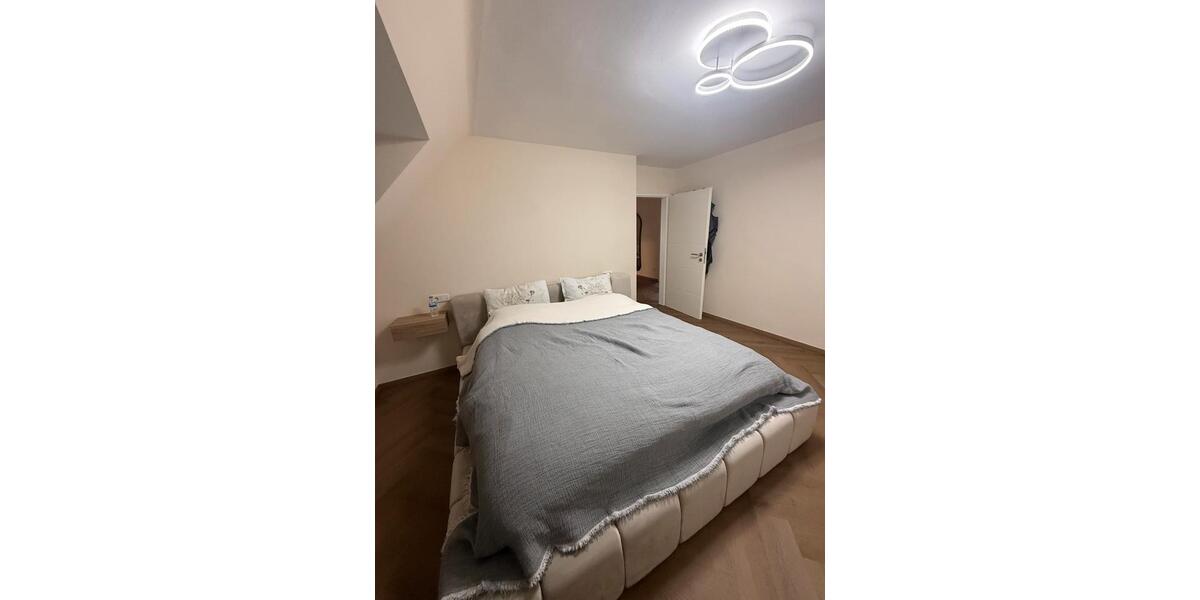 Dachgeschosswohnung links zu vermieten in Herne 3 zimmer