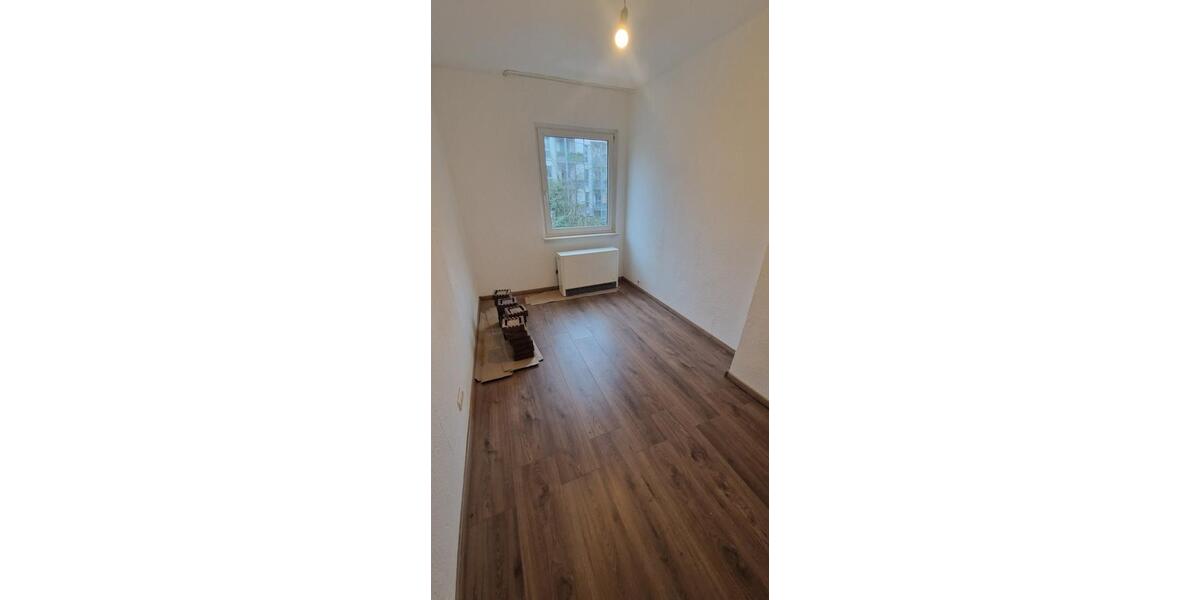 4,5 Raum Wohnung Frohnhausen 1.OG großer Süd-Balkon ruhige LageWG 4.5 zimmer