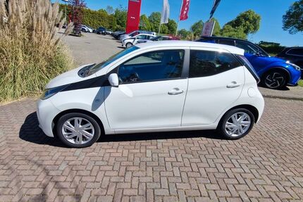 Toyota Aygo (X) 73.200 km 7.199 &euro; Ratingen 40882
