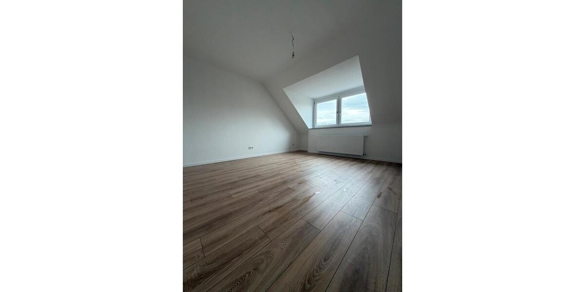 Dachgeschoßwohnung Duisburg Mittelmeiderich - 2 Zimmer, 78 m&sup2;, 900&euro; | Angebot:25790437