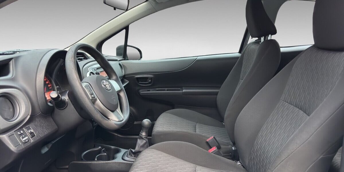 Toyota Yaris 1.0 Basic Radio 91.836 km 1.990 &euro; Wuppertal 42327