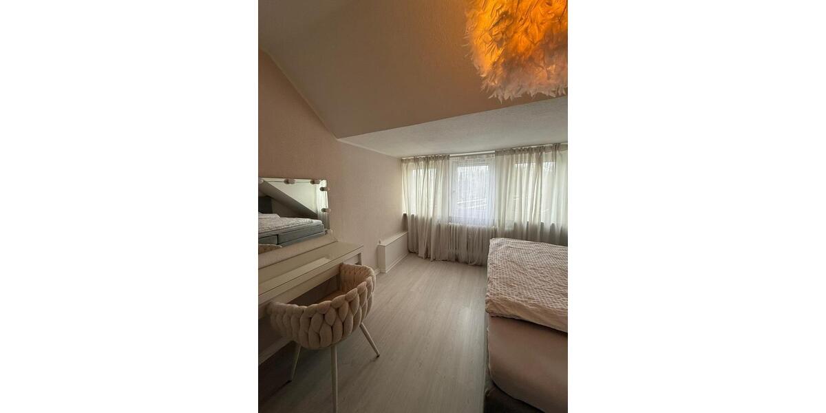 Helle Dachgeschosswohnung mit großem Balkon 2 zimmer