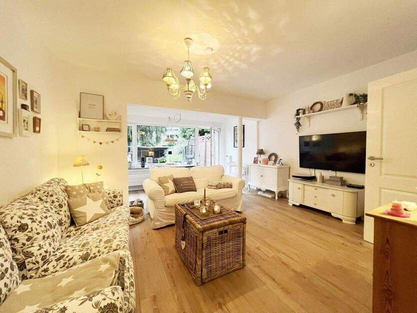 Einziehen und wohlfühlen: Modernes Reihenmittelhaus mit vielen Schlafzimmern und schönem Garten 5 zimmer