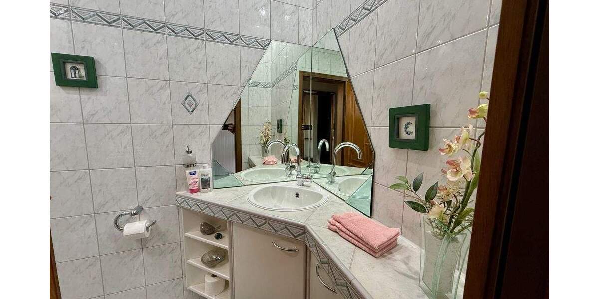 Grünes Paradies in exklusiver Siedlung - Top gepflegter Reihenbungalow in Feldrandlage! 5 zimmer