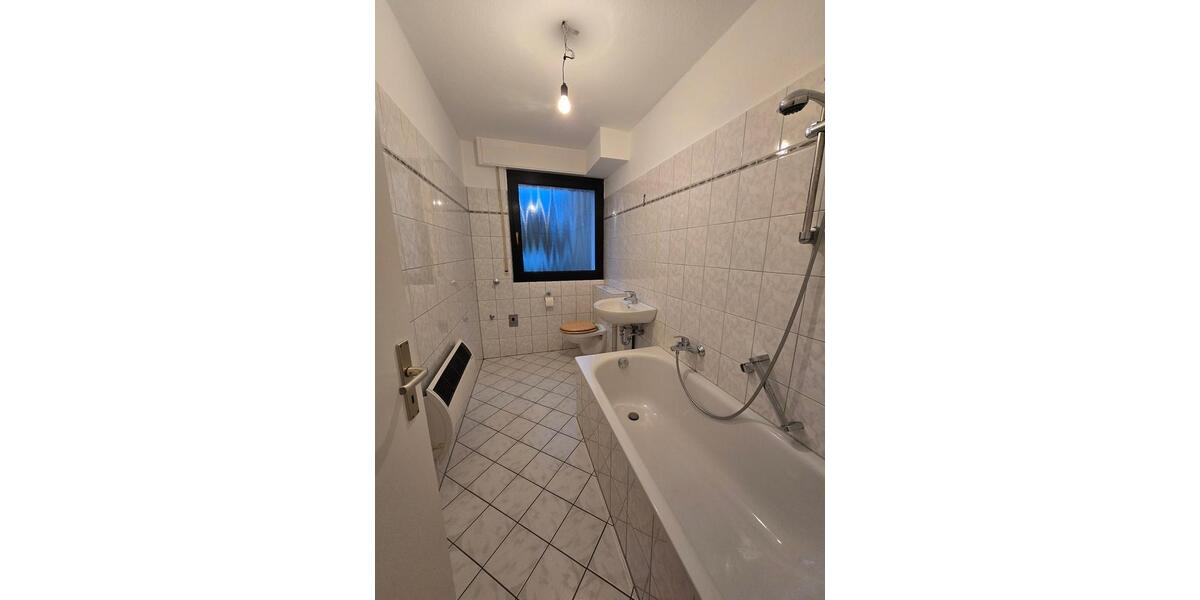 Erdgeschosswohnung mit Balkon und kleinem Gartenstück 3.5 zimmer