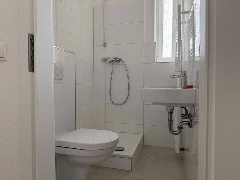 Modern sanierte 1,5-Zimmer-Wohnung mit Einbauküche und Balkon
